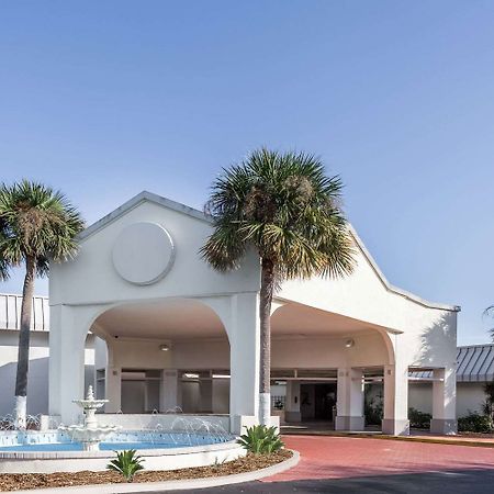 Days Inn By Wyndham St. Petersburg / Tampa Bay Area Pinellas Park Exterior foto
