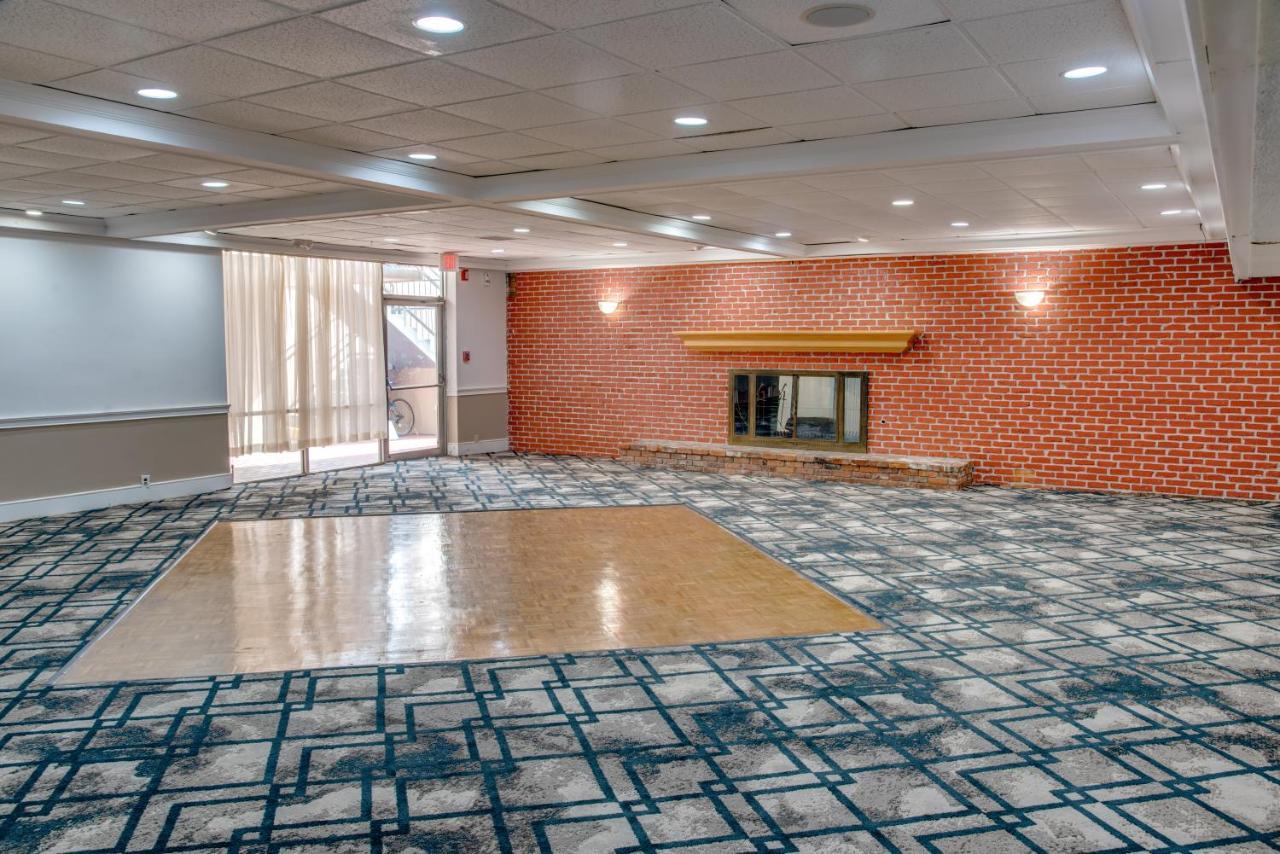 Days Inn By Wyndham St. Petersburg / Tampa Bay Area Pinellas Park Exterior foto