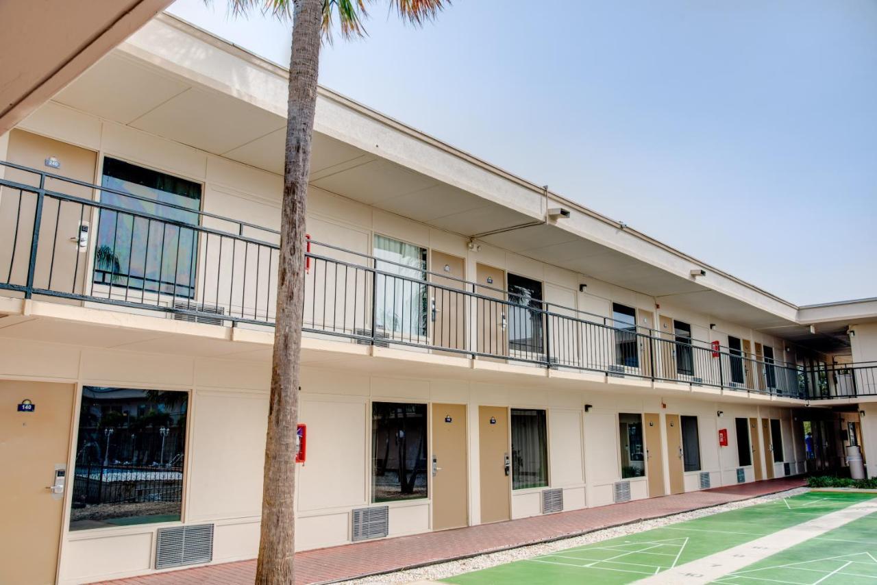 Days Inn By Wyndham St. Petersburg / Tampa Bay Area Pinellas Park Exterior foto