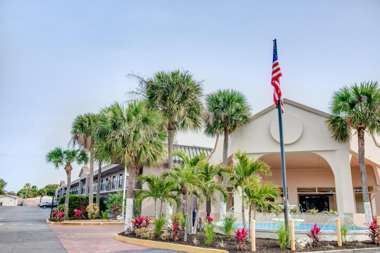 Days Inn By Wyndham St. Petersburg / Tampa Bay Area Pinellas Park Exterior foto