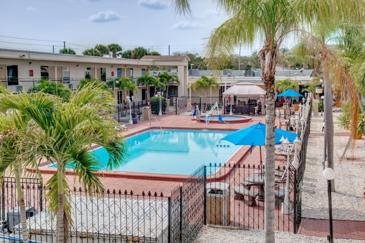 Days Inn By Wyndham St. Petersburg / Tampa Bay Area Pinellas Park Exterior foto