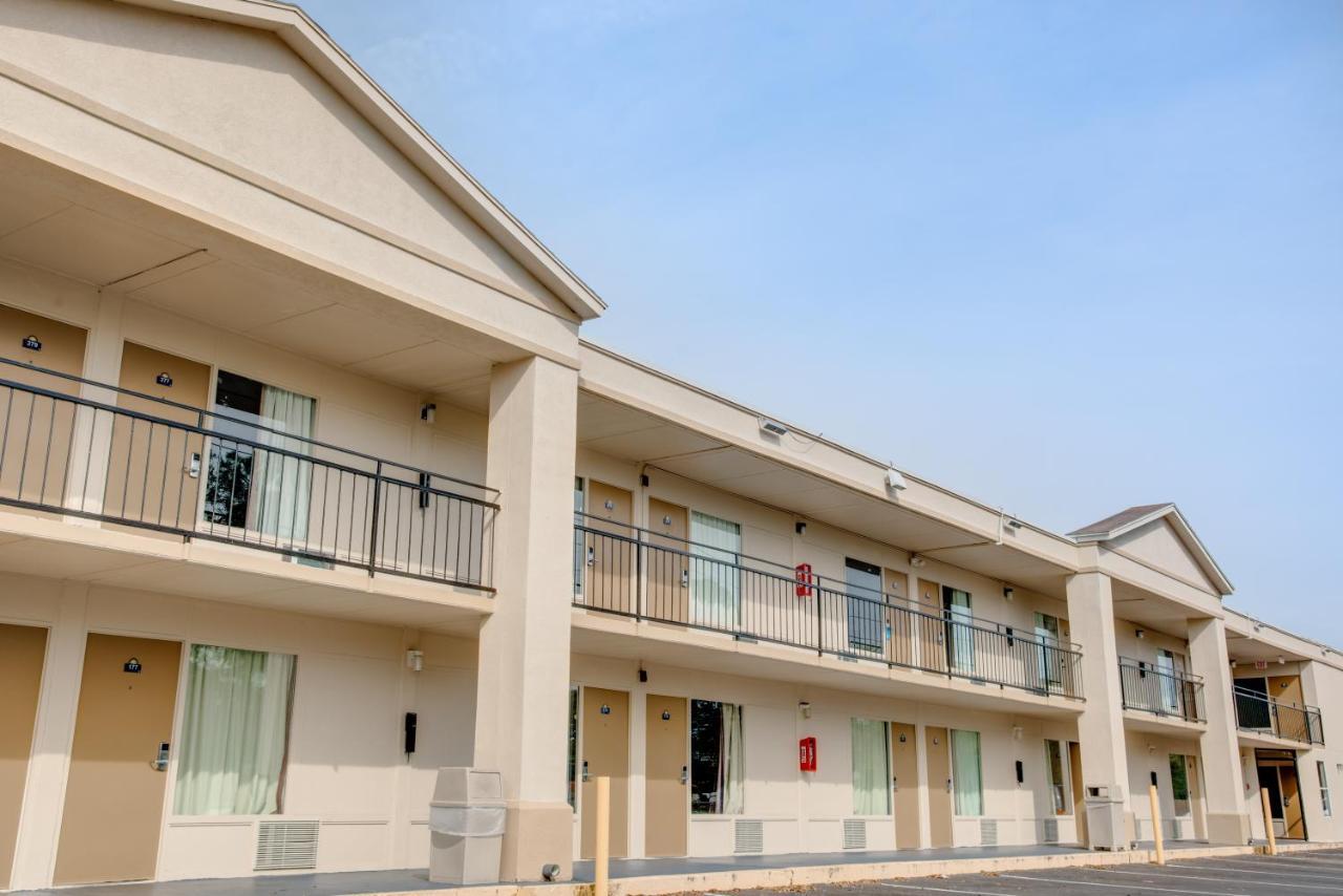 Days Inn By Wyndham St. Petersburg / Tampa Bay Area Pinellas Park Exterior foto